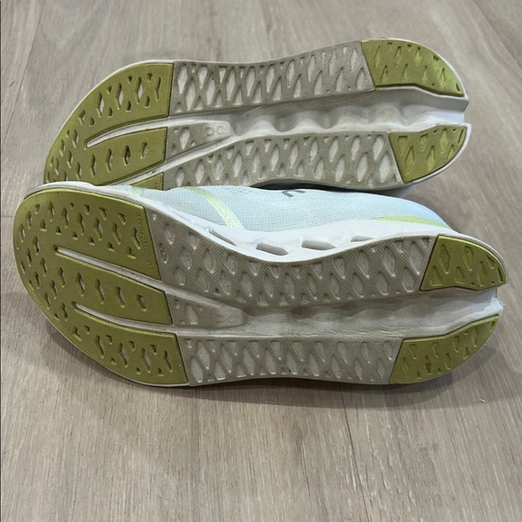 ON Running Athletic Shoes - Picture 9 of 9